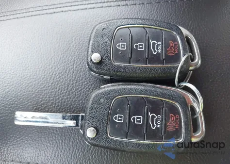 2017 Hyundai Santa Fe Sport 2.4L z USA, uszkodzony, nr VIN 5NMZUDLB0HH026433